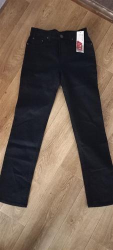 Nove crne farmerke