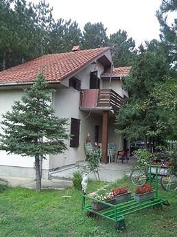  Izdajem vikendicu u vikend naselju kod Golubca