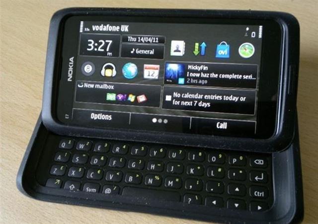 Nokia E7
