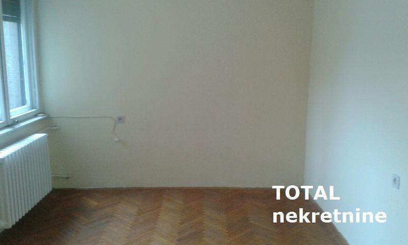 UKNJIZEN-dvoiposoban-stan-u-centru-