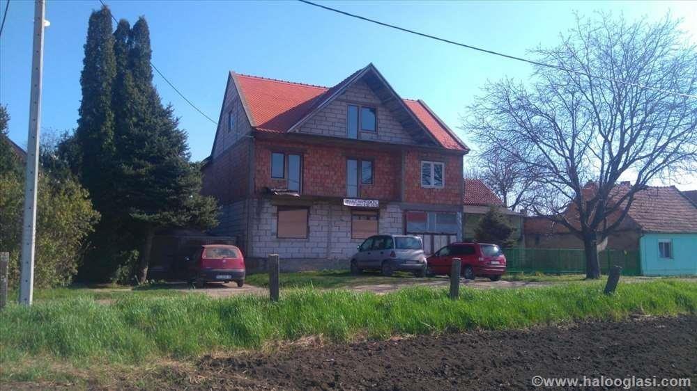 Imanje-sa-kucom-i-zemljom