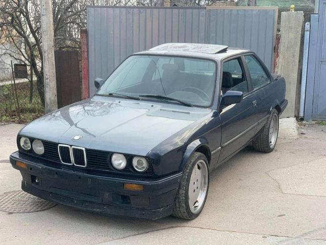 BMW E30 318is