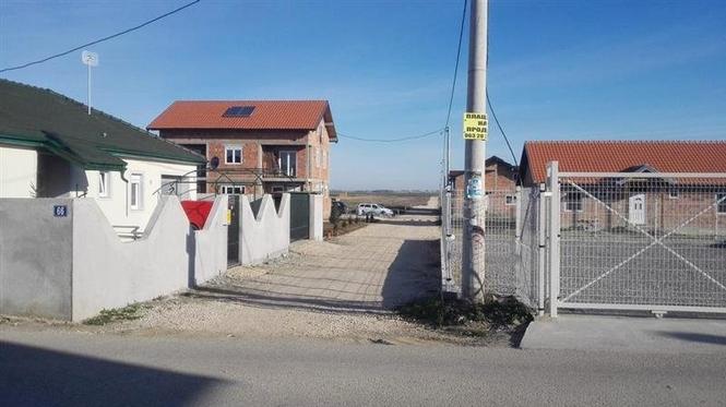 Više placeva Surčin