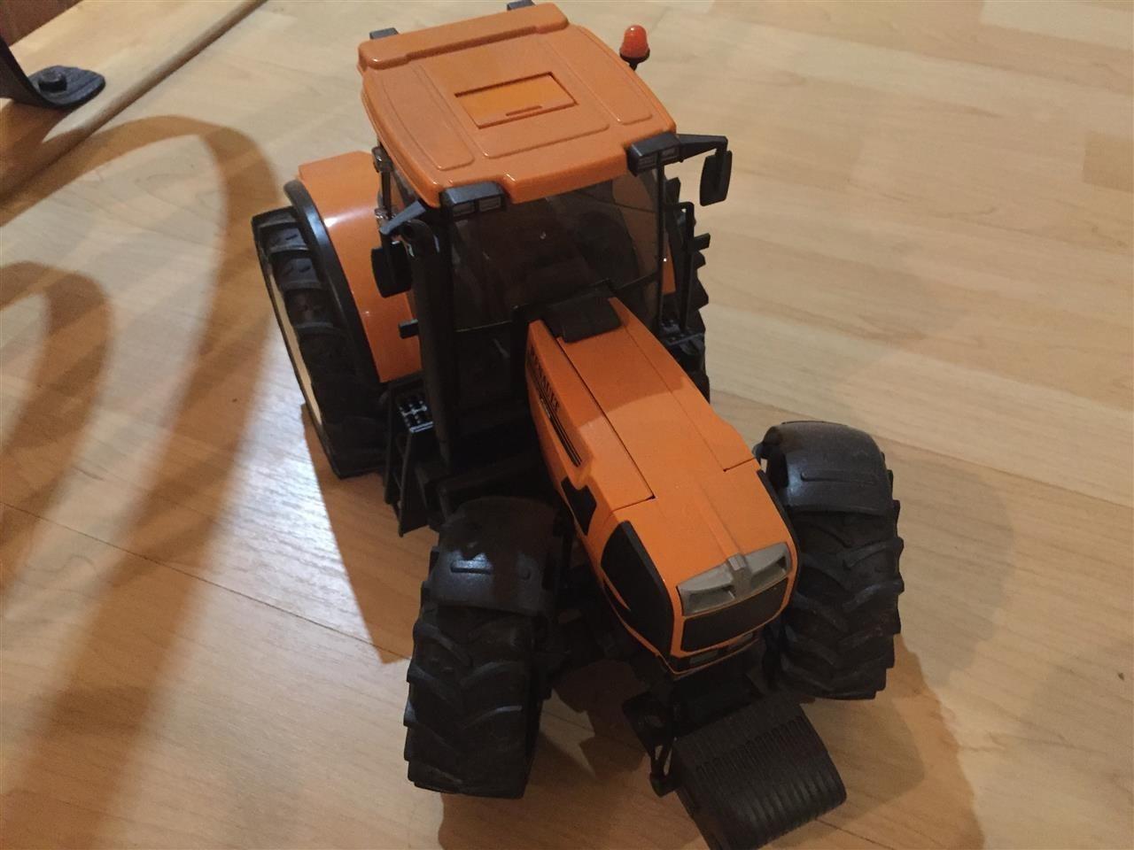 Bruder-Renault-Traktor