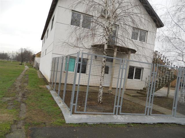 KUCA 420m2 PERLEZ