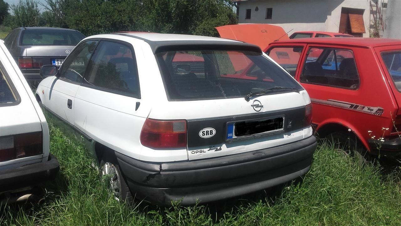 Opel-Astra-F-delovi