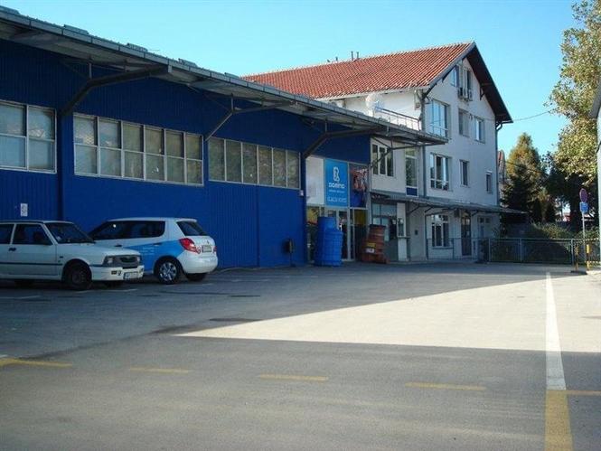 Izdajemo/prodajemo  Beogradu Poslovni obj 4.300 m2