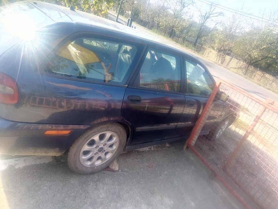Volvo-v40-19d-2001-god