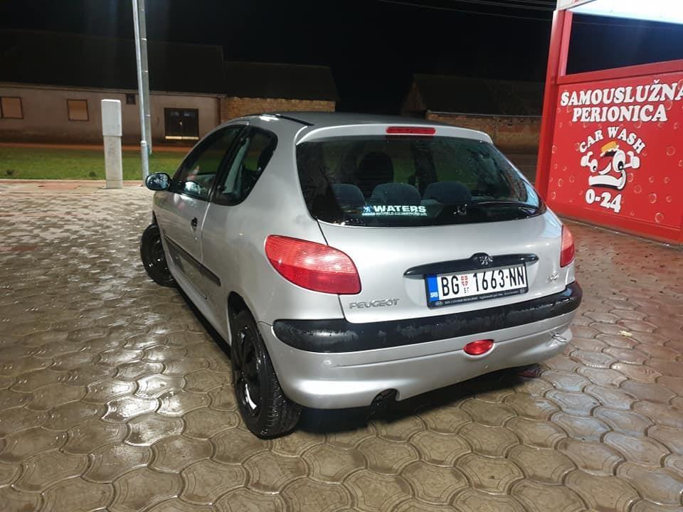 Peugoet-206