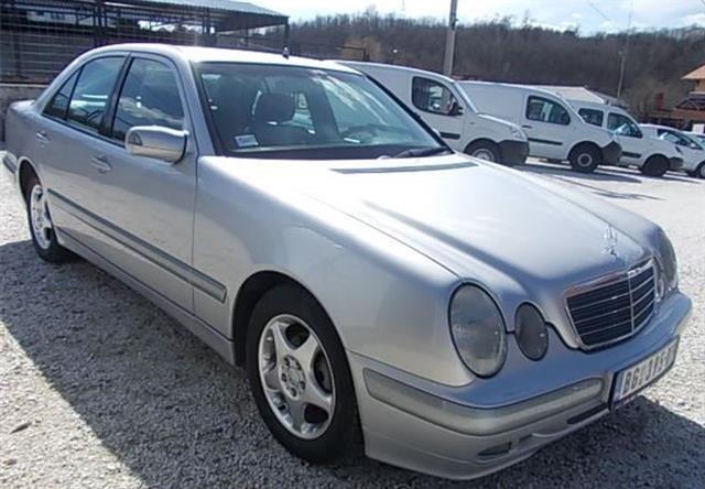 Mercedes-Benz E200 2.2CDi -02 