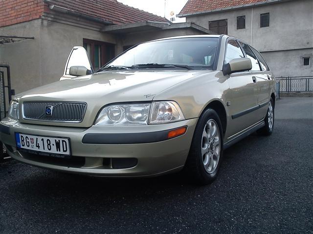 Volvo-V40--03