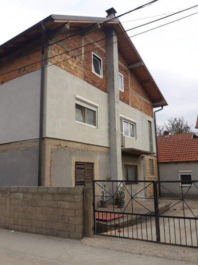 Plac-kuca-i-objekti