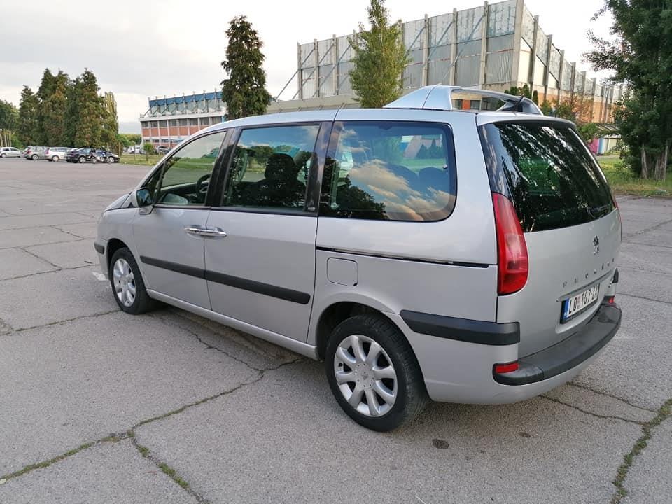 pežo-807---7-sedista