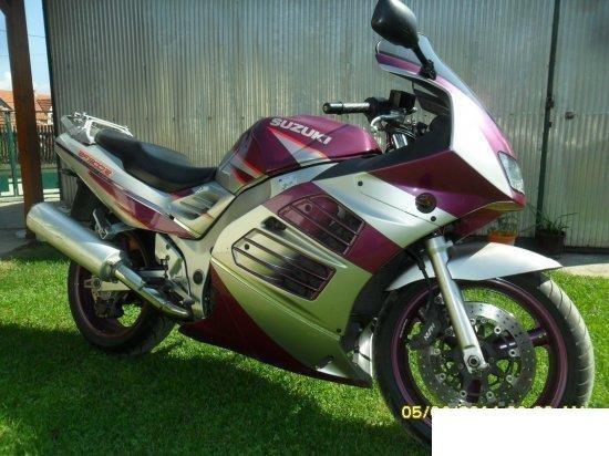 Suzuki RF 900