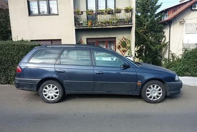 Toyota Avensis -01