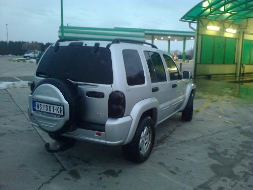 Jeep-Cherokee--01