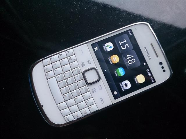 Nokia E72