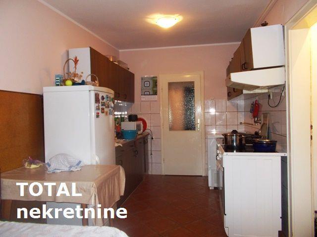 Uknjizen-dvoiposoban-stan-u-centru