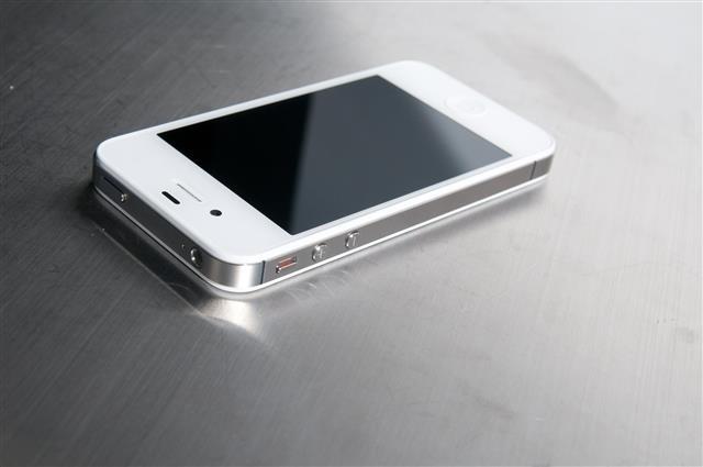 IPhone 4, bele boje