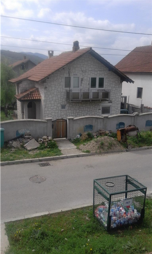 Prodajem kucu u centru Topole 150m2 