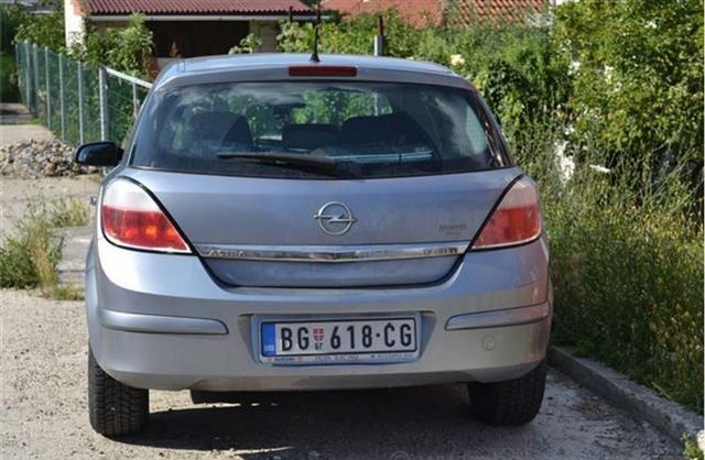 Opel-Astra-1-7tdi--04--