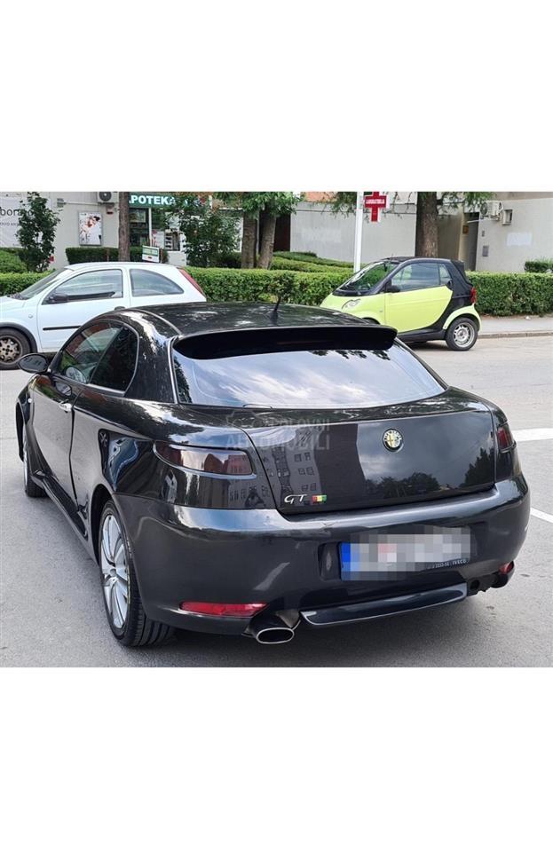 Alfa-Romeo-GT-kacket--