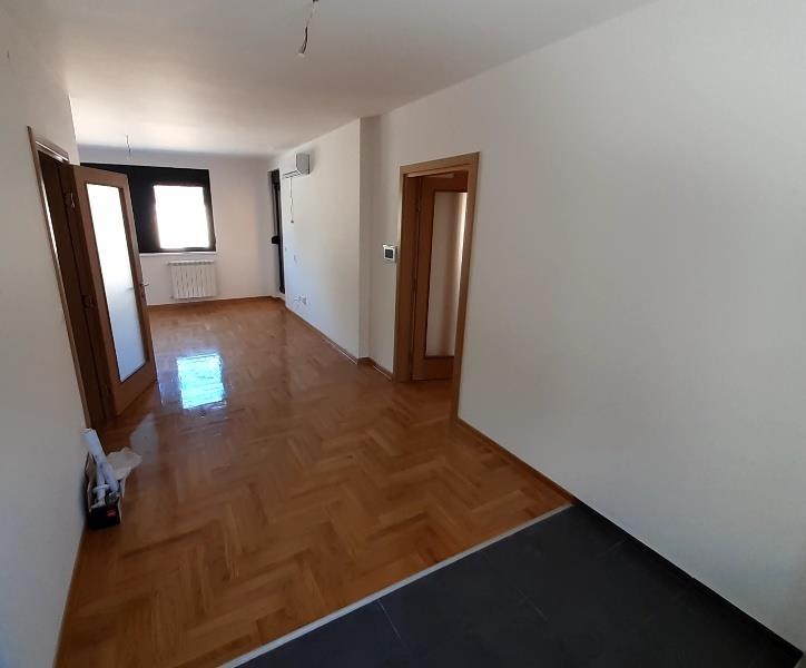 IZDAVANJE---TROSOBAN-STAN--74m2---CENTAR---NIŠ