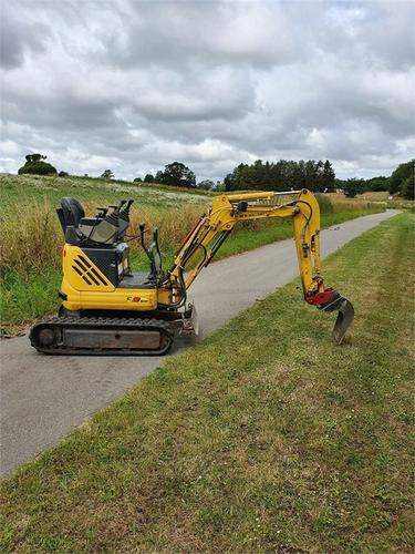 Mini Bagera New Holland Kobelco E09SR 