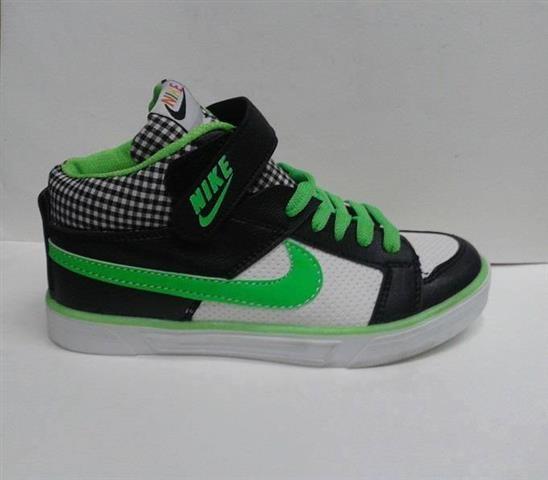 DECIJE-NIKE-SA-SVETLECIM-DJONOM
