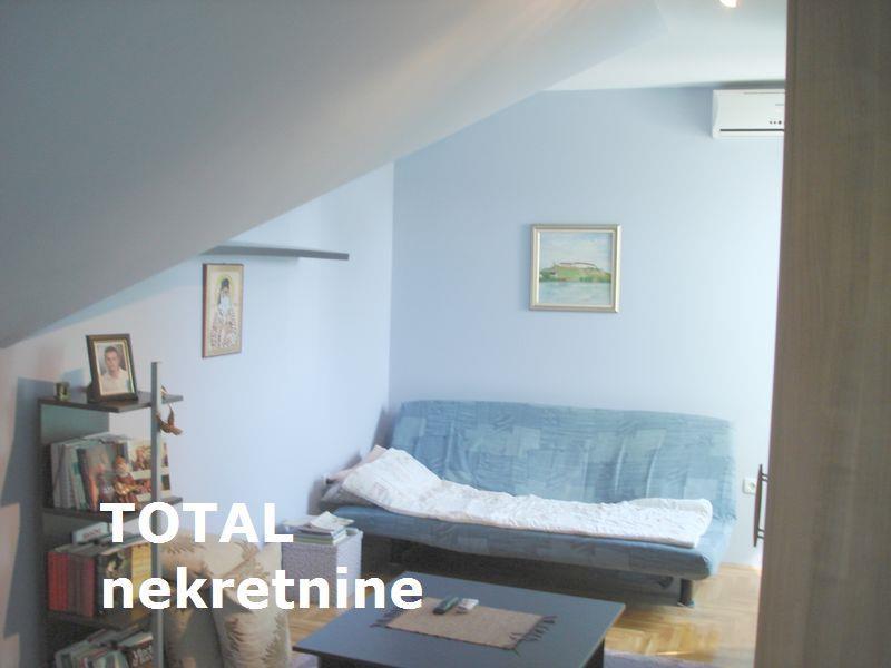 Uknjizen-trosoban-duplex-stan-u-centru