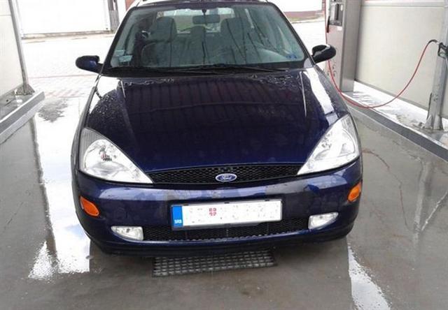 Ford-Focus-1-6-16V--01