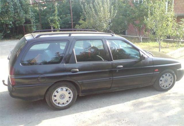 Ford-Escort--98