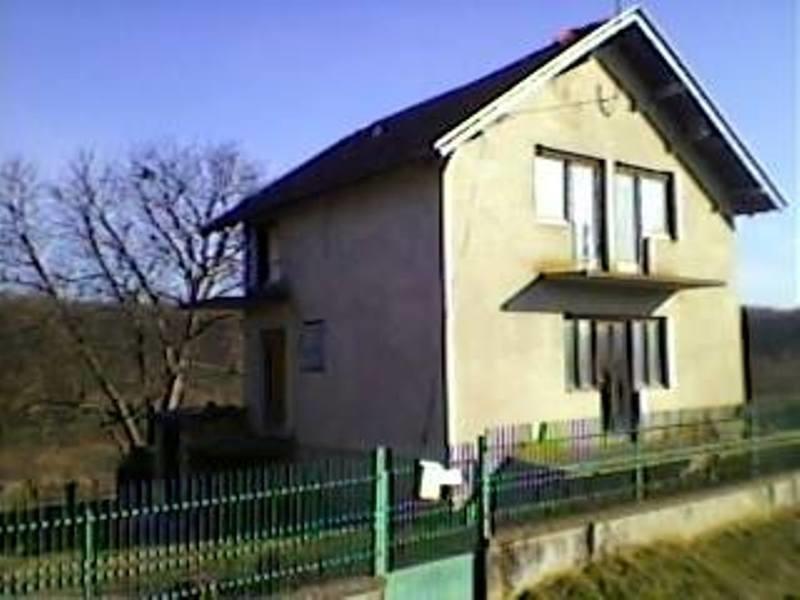 Dve-kuce-POVOLJNO