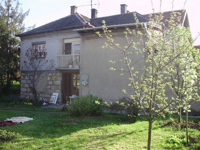 Kuca od 160m2  u centru Ostružnice