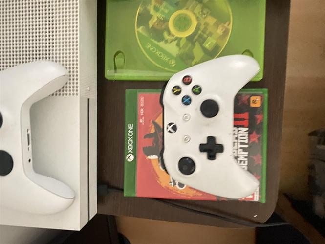 HITNO!!! Xbox u odlicnom stanju POVOLJNOOO