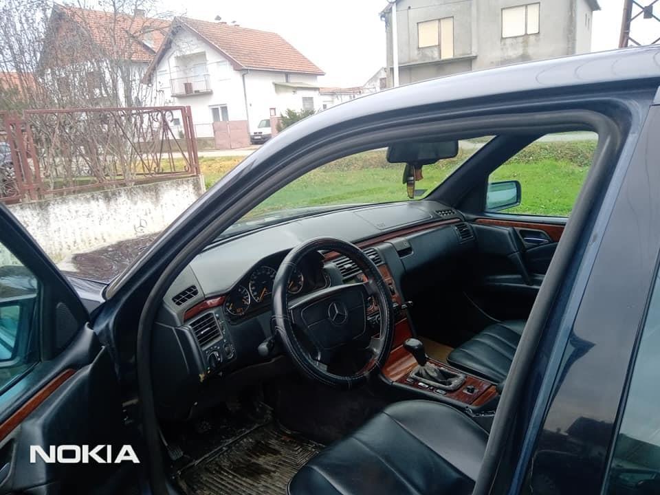 Mercedes-benz-E220