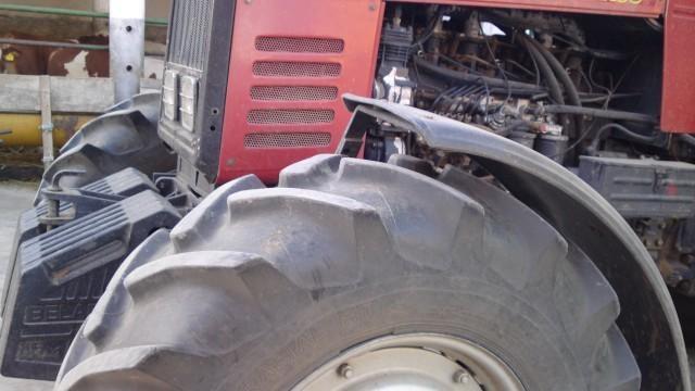 Traktor-Belarus-1221