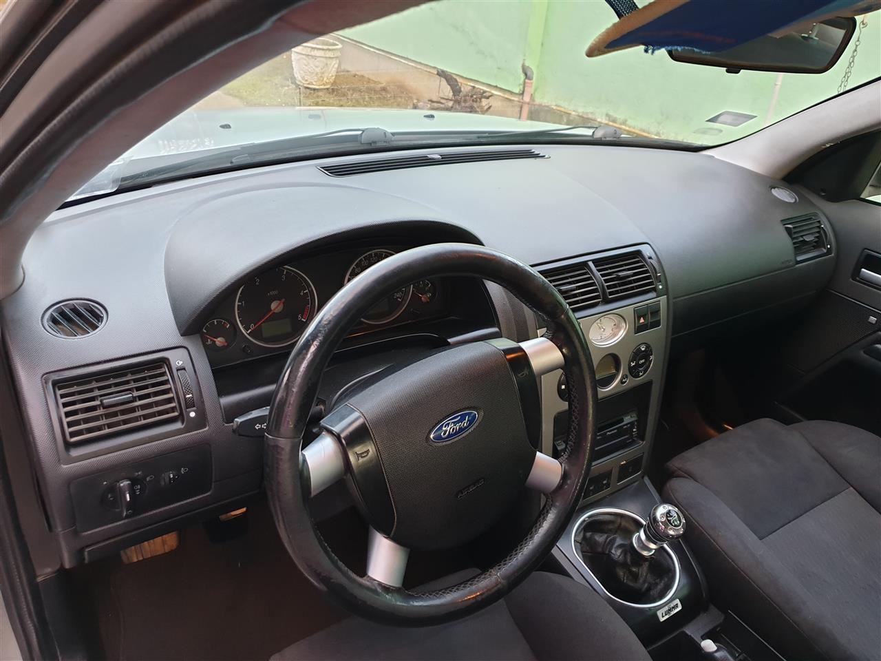 Ford-Mondeo-