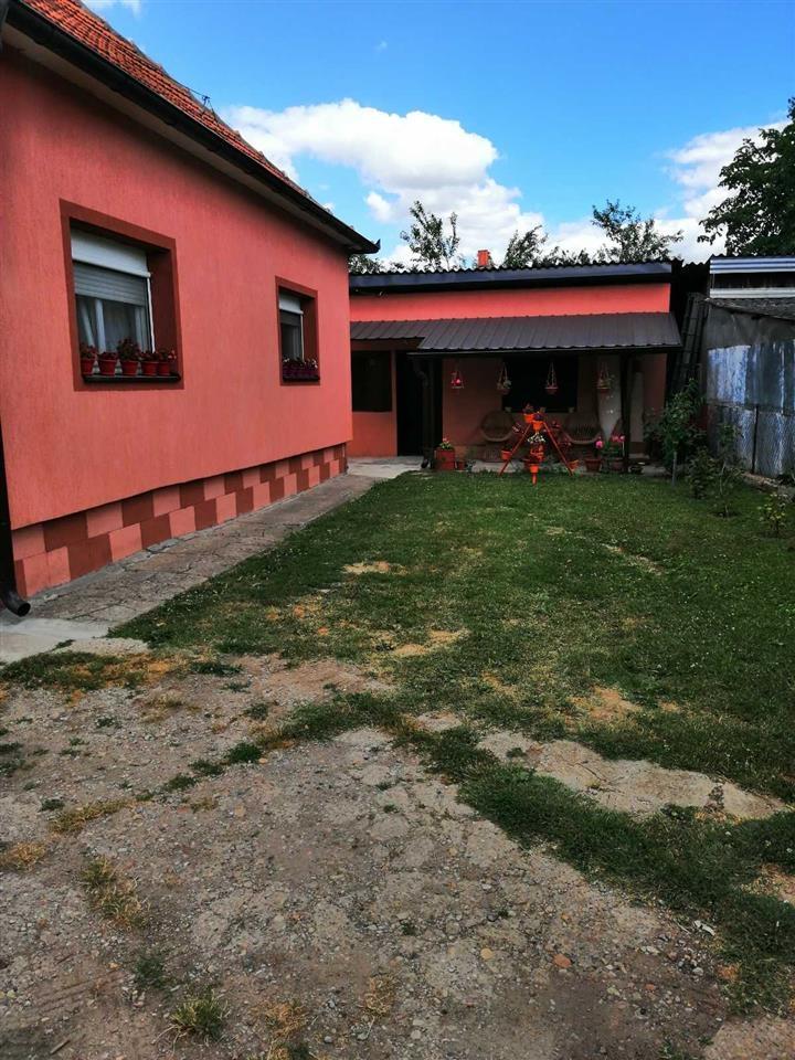 Dve-kuce-u-Baricu-100m2-i-40m2
