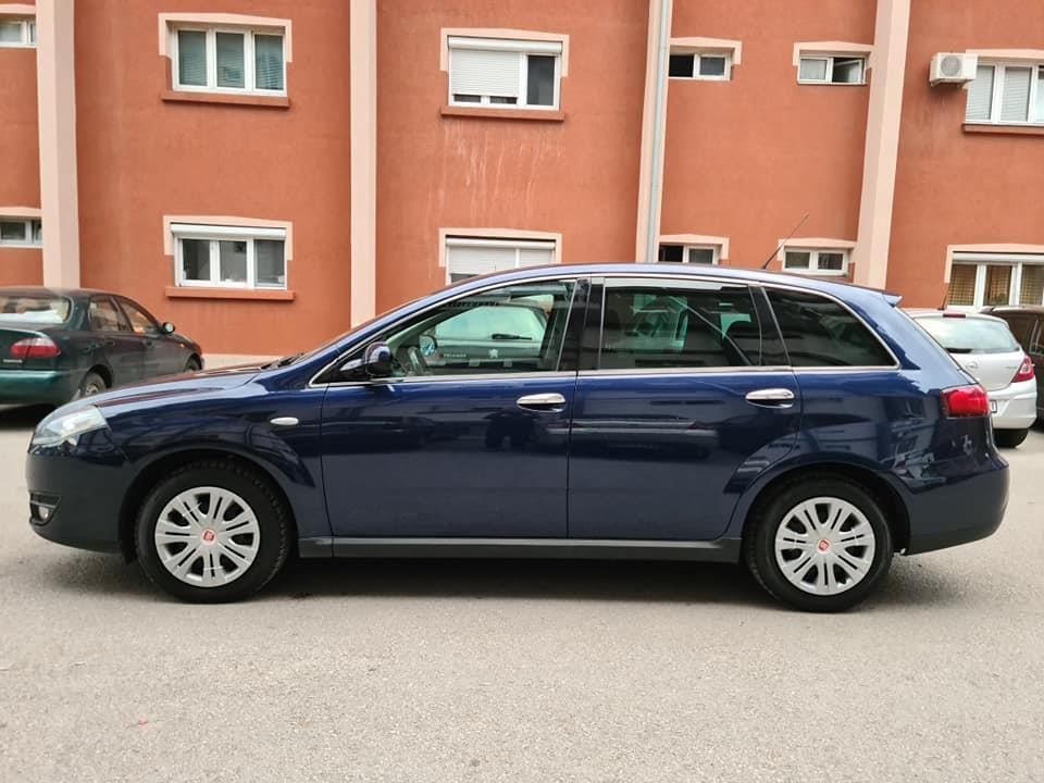 AUTOMOBIL