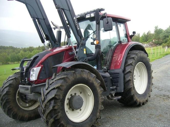 Traktor Valtra N163 Direct