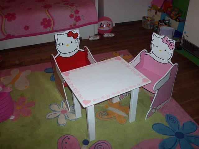 Hello-Kitty-decija-stolica