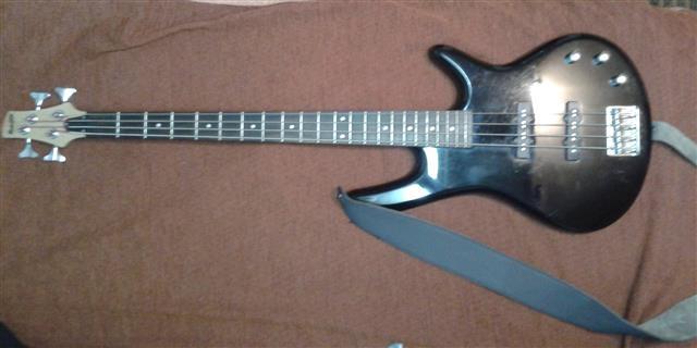 Ibanez GSR 180 sa koferom