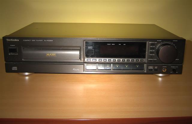 TECHNICS COMPACT DISC PLAYER SL-PG520A