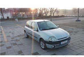 Renault-Clio--00