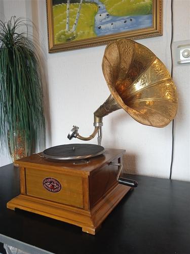 Gramofon sa trubom 