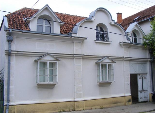 Kuca od 750m2 - Indjija