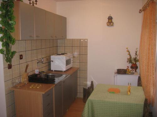 ZLATIBOR--APARTMANI--od-15-evra-dan