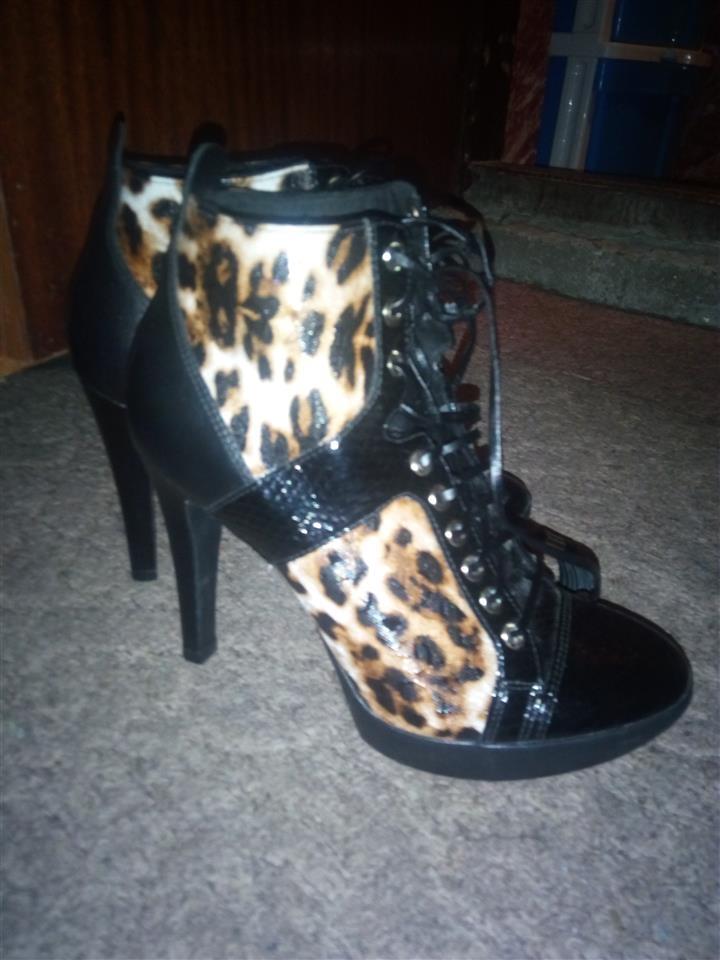GUESS-cipele-