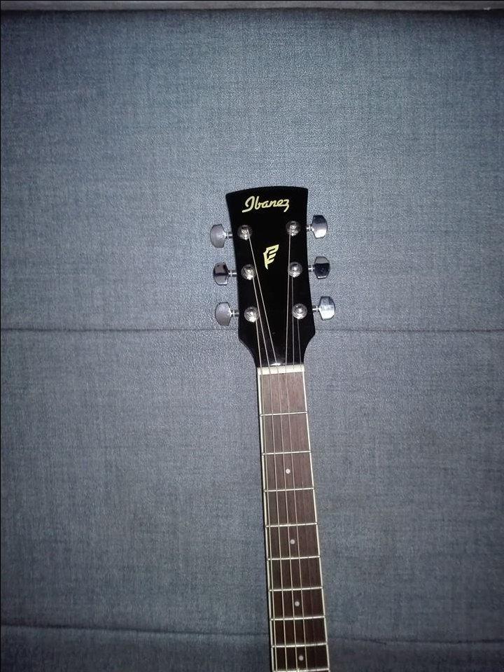 Akusticna-Gitara-